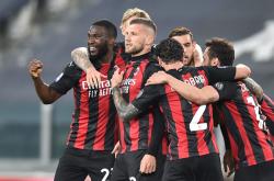 包含今夜法国杯传出新动向；AC米兰再遭质疑；管理层表态：球迷炸锅；轮换策略成焦点的词条爱游戏电竞